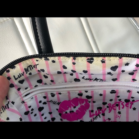 Betsey Johnson Luv handbag with cross body strap - Picture 8 of 8